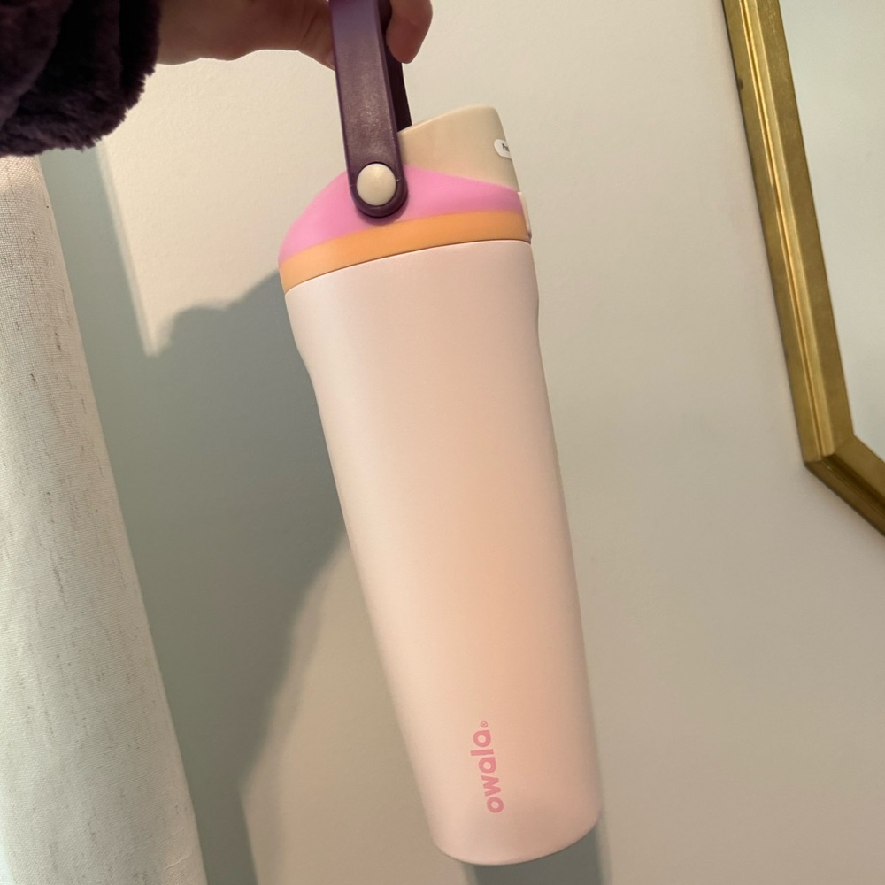 Owala NEW FreeSip Sway insulated stainless steel water bottle.Pink/purple/peach